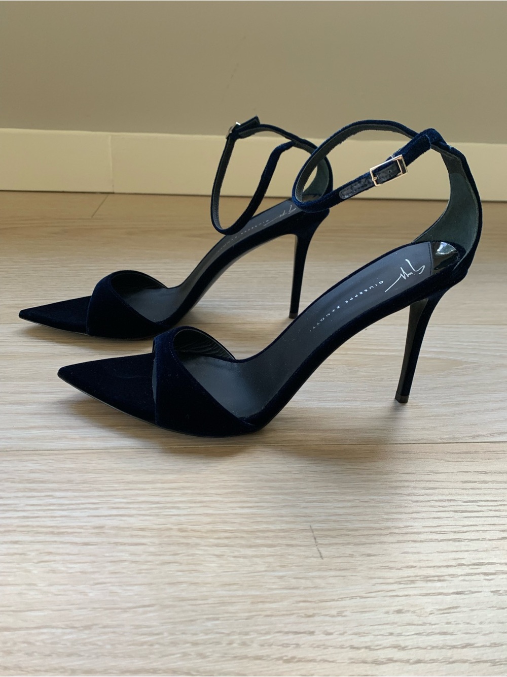 Giuseppe Zanotti Veronica Navy Blue Velvet Strappy Open Toe Heels NWT Size 41 IT - Picture 2 of 10